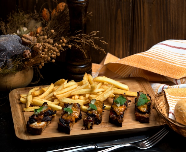 Black bread with gelatin and side fries