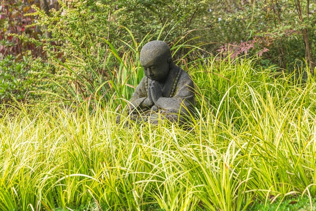 Free photo black child statues in wuxi nianhuawan park