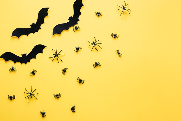 Free photo black decorative bats and spiders