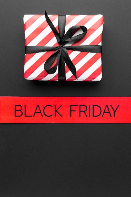 Free photo black friday arrangement on black background with copy space