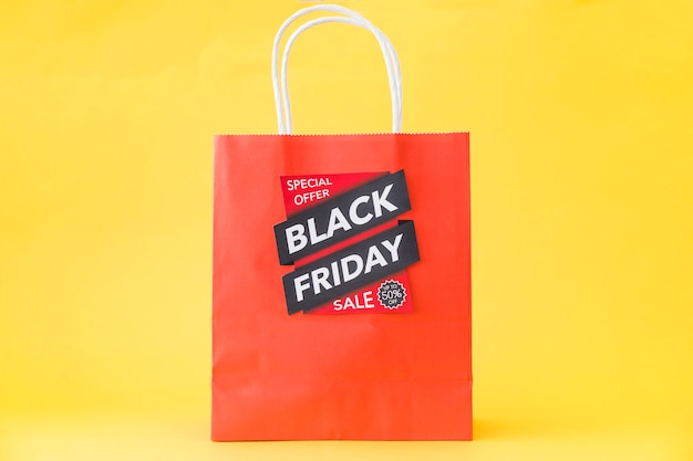 Black friday composition with label on shopping bag