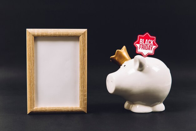 Free Photo black friday discount composition with frame and piggybank