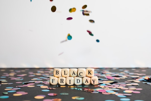 Free photo black friday inscription on cubes on dark table