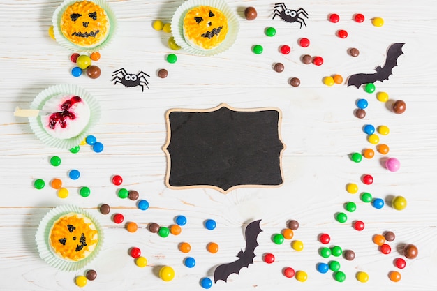 Black gingerbread between candies and muffins 