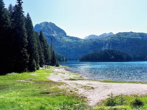 Бесплатное фото Черное озеро в черногории