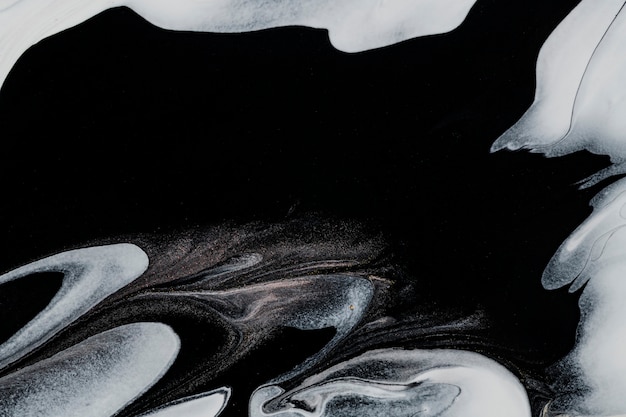 Free photo black liquid marble background abstract flowing texture experimental art