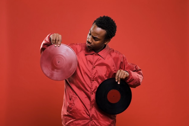 Free photo black man posing with vinyls