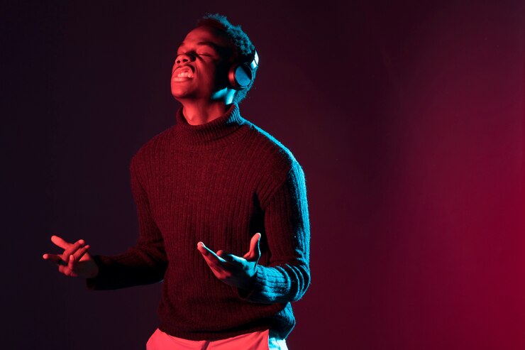 Free Photo black man posing