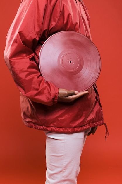 Free photo black model posing with vinyls