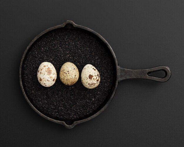ケシの実と卵の黒パン
