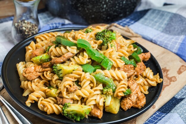 Black pepper pork pasta