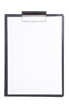 흰색 배경에 고립 된 빈 종이 시트와 함께 검은 플라스틱 클립보드