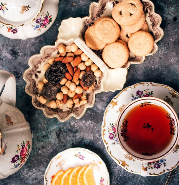 Black tea with nuts and cookies