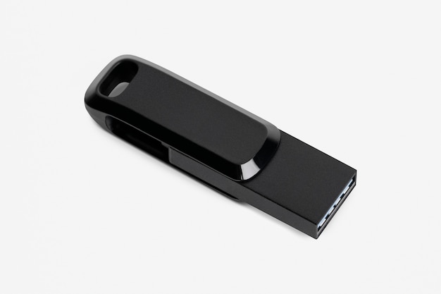 Бесплатное фото Флэш-накопитель usb черного цвета, технологическое устройство хранения данных
