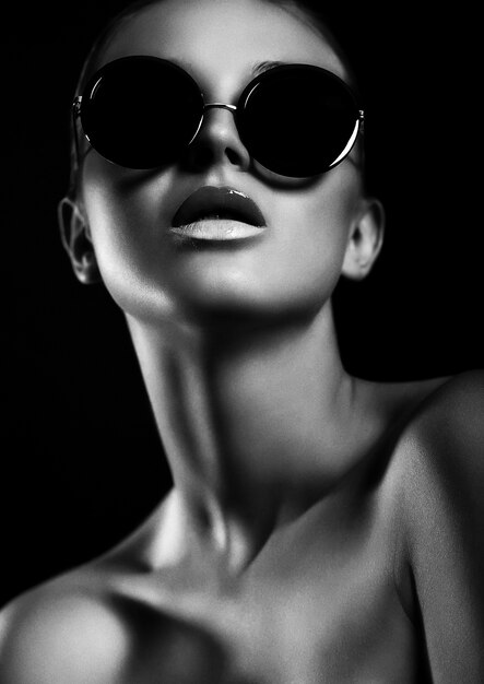 black and white portrait of a girl with sunglasses