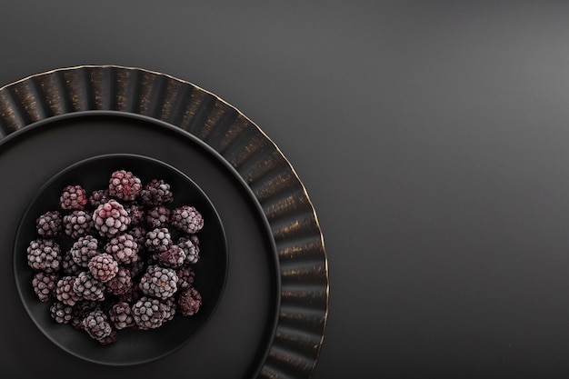 Blackberries bowl on a dark plate