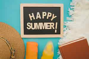 Free photo blackboard and items ready for summer