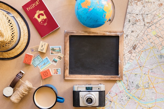 Free photo blackboard on table of traveller