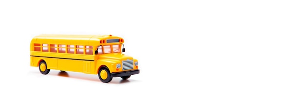 Foto gratuita banner bianco di scuolabus giocattolo giallo con sfondo bianco