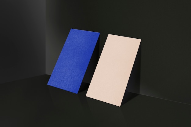 Макет пустой визитки в современном синем и коричневом цвете