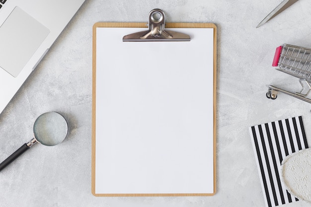 blank clipboard with grocery cart