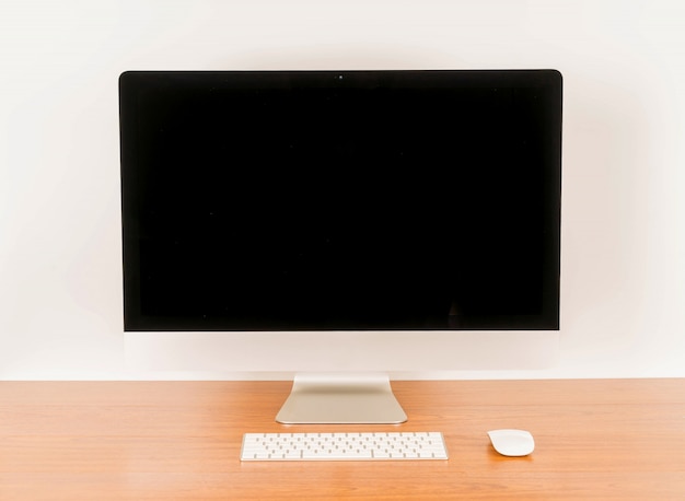 Free photo blank desktop computer