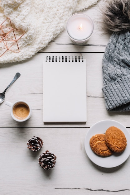 Blank notepad with cookies on table 