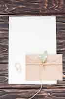 Free photo blank paper sheet with gift