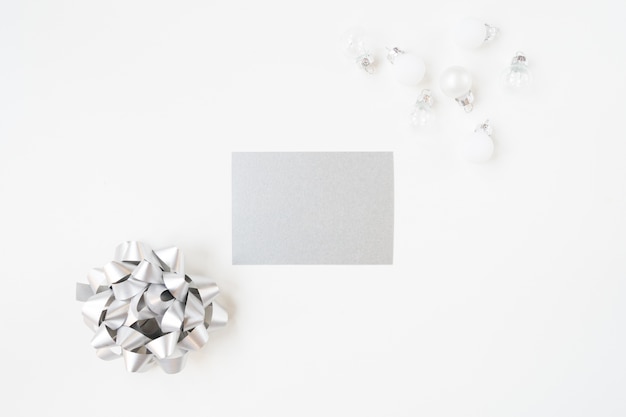 Free photo blank paper with a silver tie