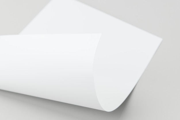 Чистый белый сложенный лист бумаги на сером фоне
