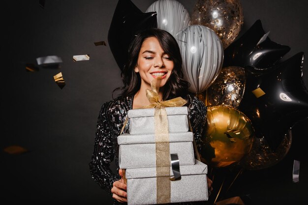 Blithesome latin model celebrating birthday Indoor photo of gorgeous brunette girl with christmas presents