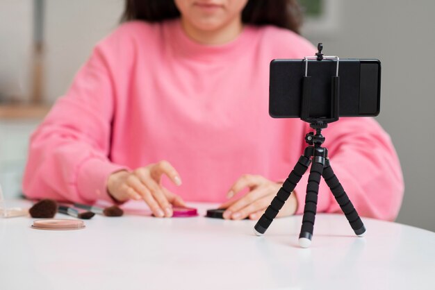 Blogger recording her make up session