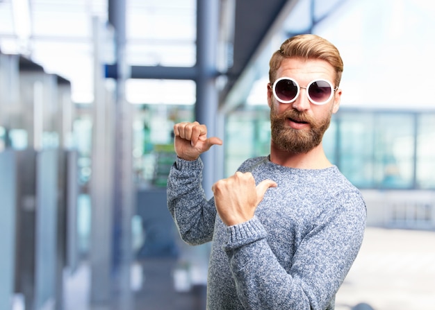 Free photo blond hipster man. happy expression