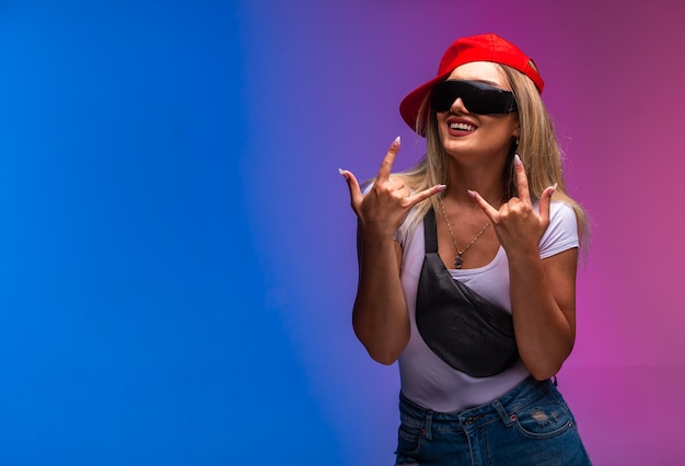 Blond model wearing sport outfits and black sunglasses. 