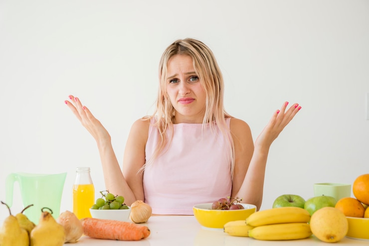 Free Photo blonde influencer recording nutrition food