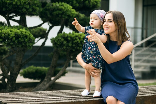 금발 기계 바디 스포츠 섹시 맞는