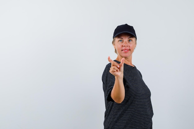 Free photo blonde mature woman in a black t-shirt and a black cap