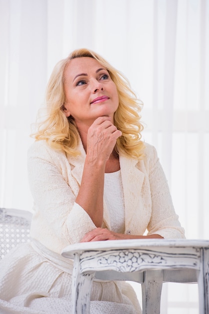 Free photo blonde senior woman looking away