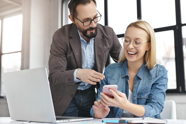 Blonde woman having conversation with work colleague