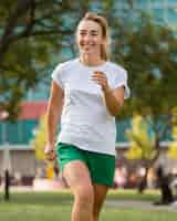 Free photo blonde woman in sportswear running