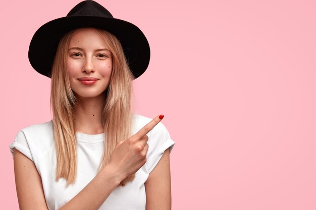 Blonde woman wearing big hat and casual T-shirt