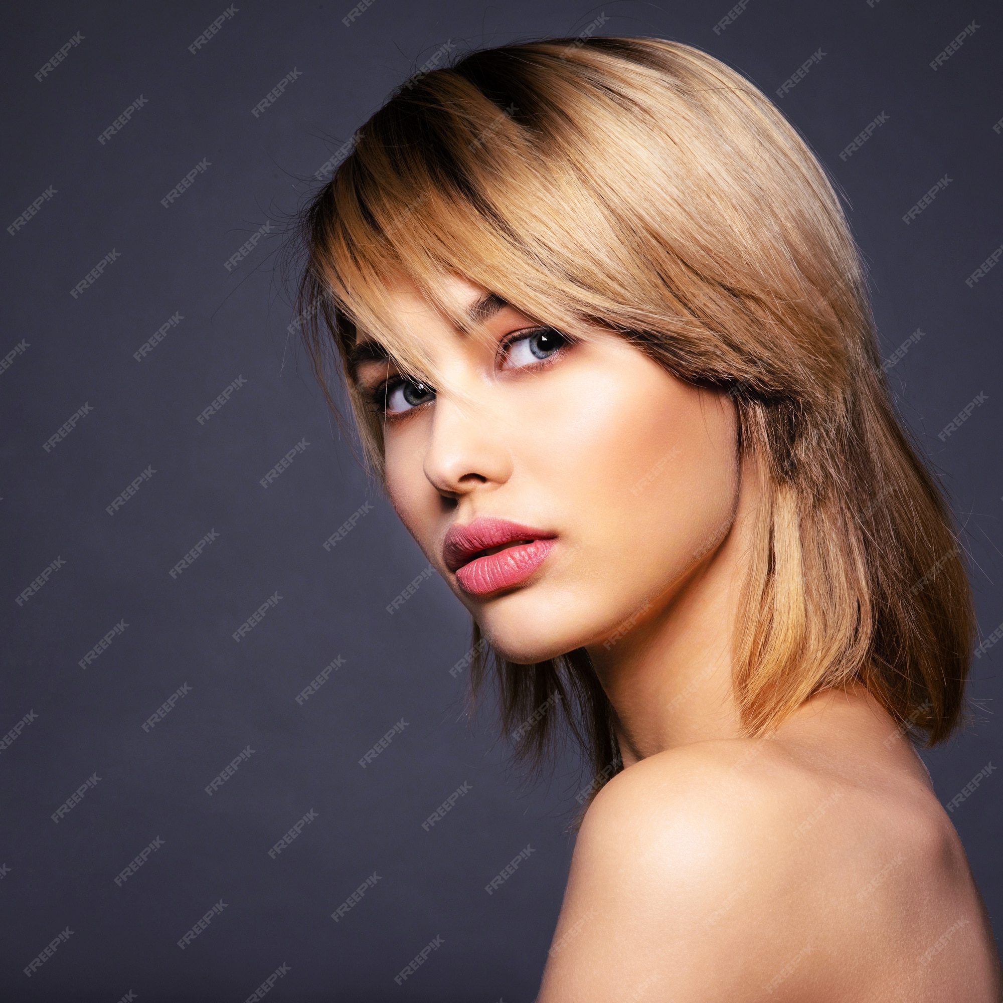 Free Photo | Blone woman with a short hair, fringe. sexy blonde woman.  attractive blond model with blue eyes. fashion model with a smokey makeup.  closeup portrait of a pretty woman. creative
