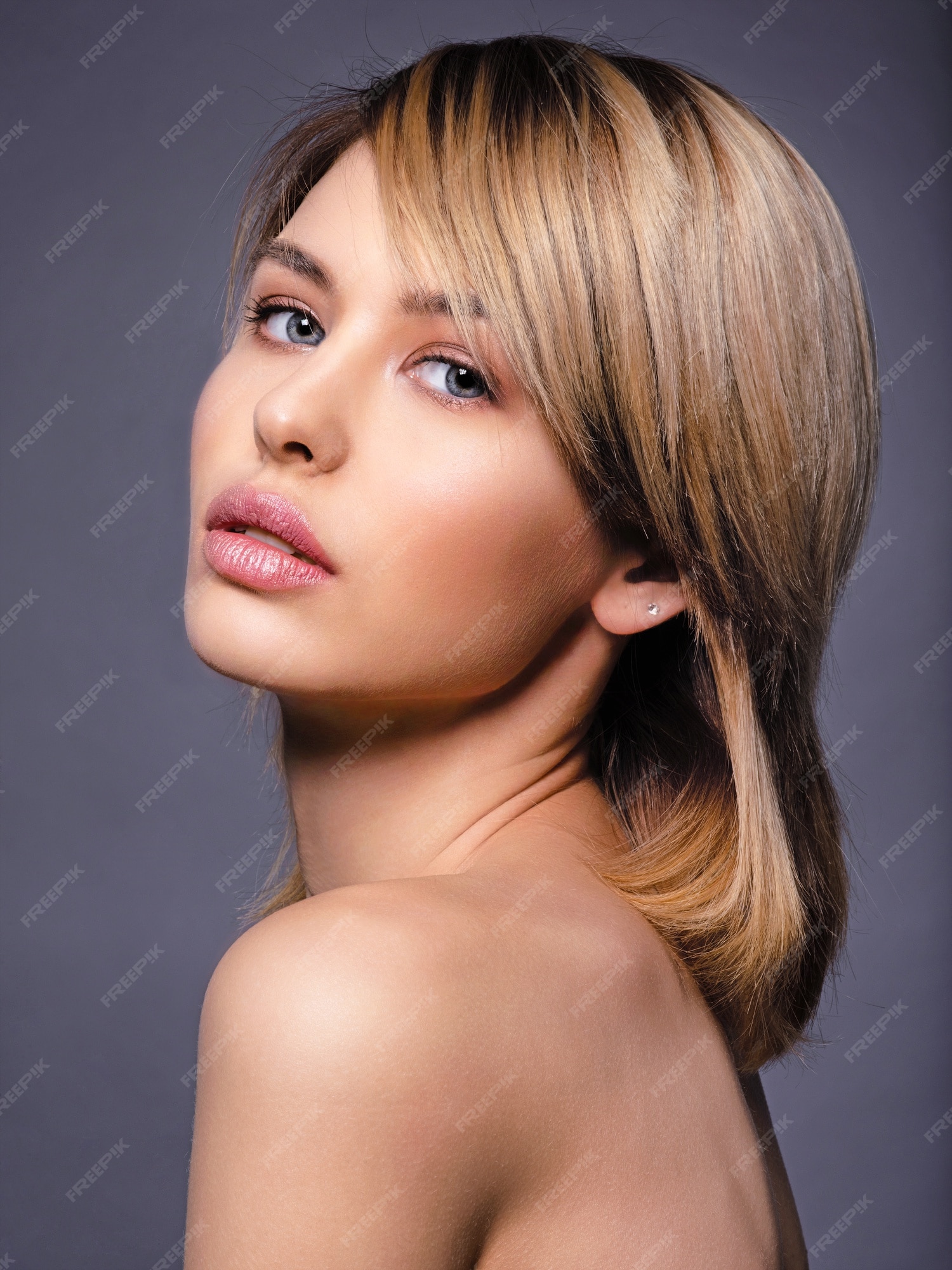 Free Photo | Blone woman with a short hair, fringe. sexy blonde woman. attractive blond model with blue eyes. fashion model with a smokey makeup. closeup portrait of a pretty woman. creative Free Photo | Blone woman with a short hair, fringe. sexy blonde woman. attractive blond model with blue eyes. fashion model with a smokey makeup. closeup portrait of a pretty woman. creative