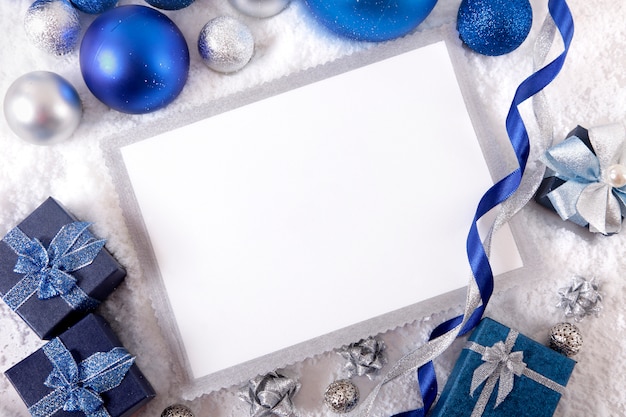 Free photo blue christmas baubles on the snow