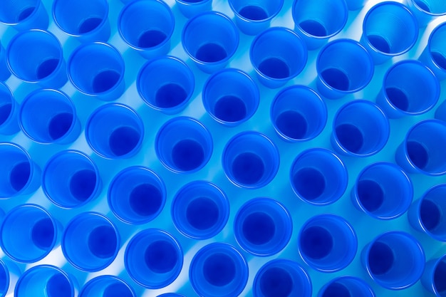 Одноразовые пластиковые стаканы синего цвета