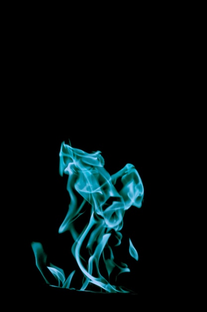 Бесплатное фото Голубое пламя пылающего огня