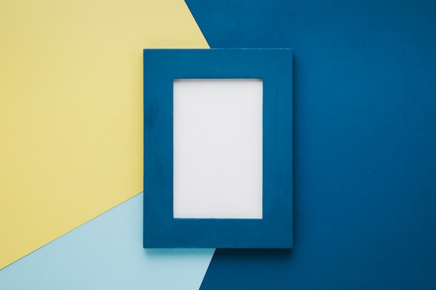 Синяя минималистская рамка с пустым пространством