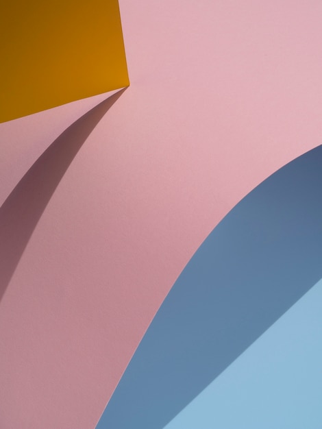Синие и розовые абстрактные бумажные формы с тенью