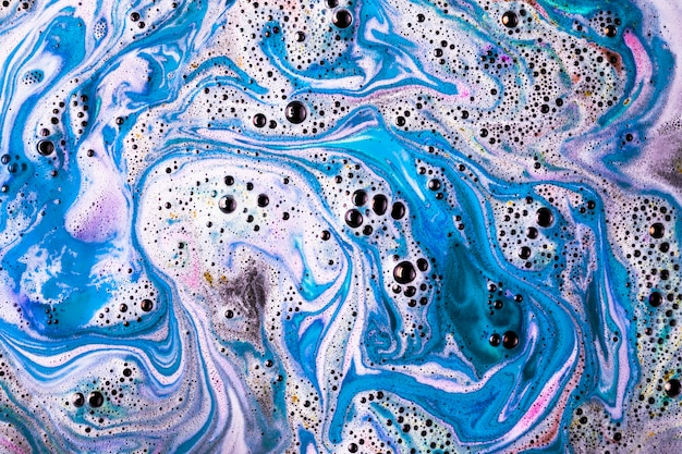 Free photo blue and pink bath bomb dissolving in water