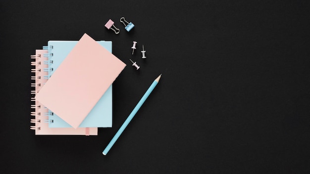 Free photo blue and pink papers happy teacher's day concept